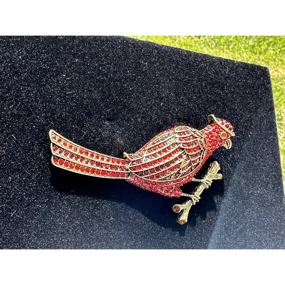 New HEIDI DAUS Cardinal BIRD PIN SIAM Red‎ COLOR